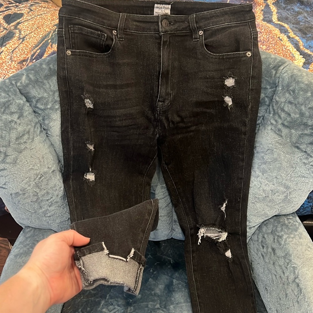 Size L Black Distressed Jeans